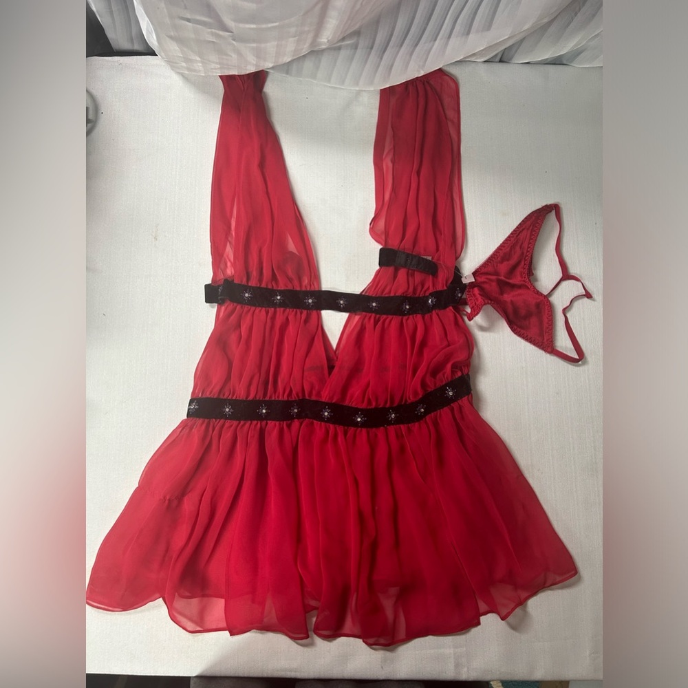 Red/Black Size Small Victoria Secret Very Sexy Nightie w/thong